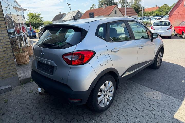 Sølv Renault Captur fra 2015