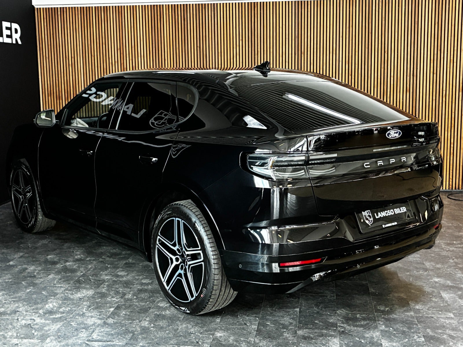 Sort Ford Capri fra 2025