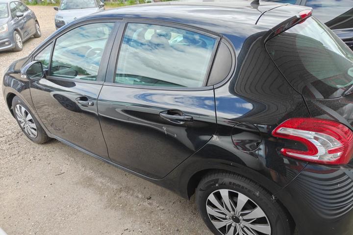undefined Peugeot 208 fra 2012
