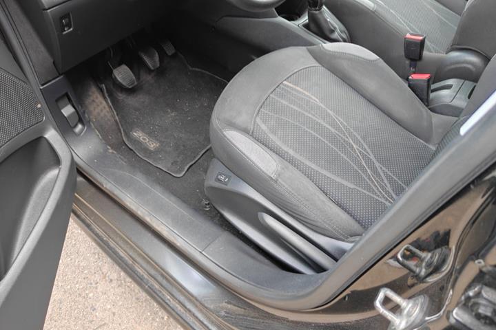 undefined Peugeot 208 fra 2012