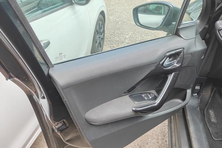 undefined Peugeot 208 fra 2012
