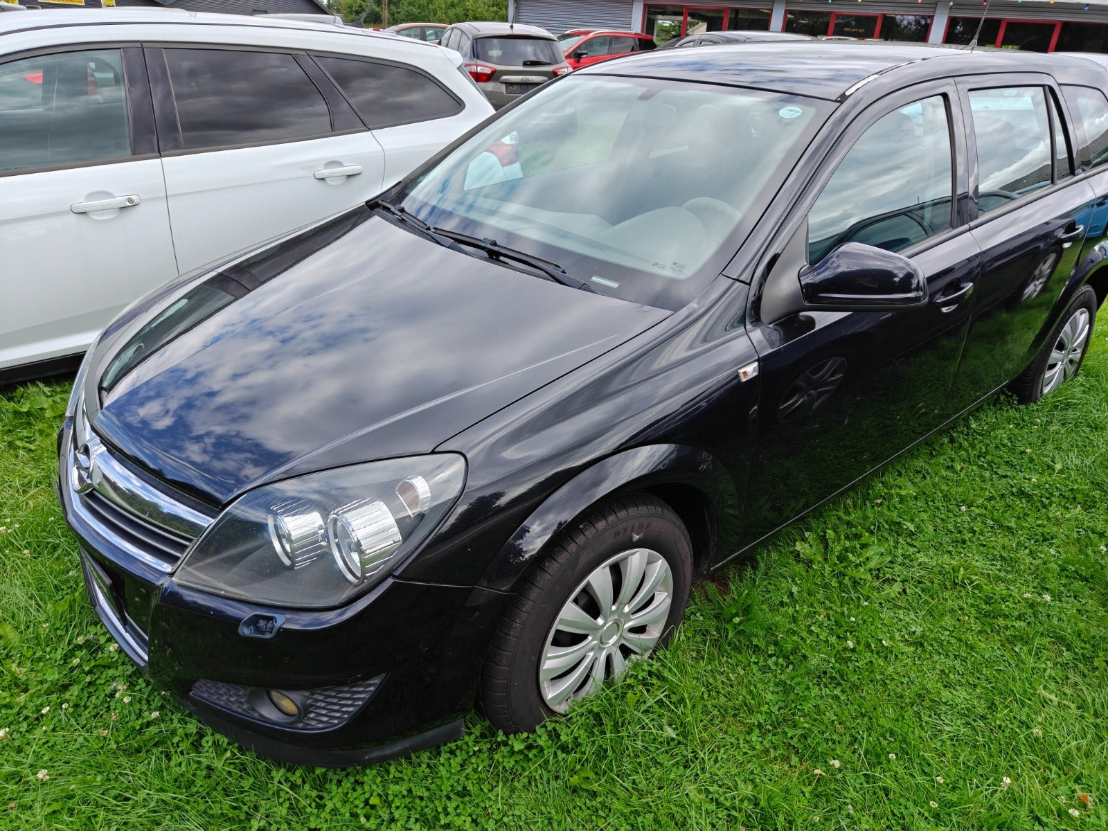 Gul Opel Astra fra 2011