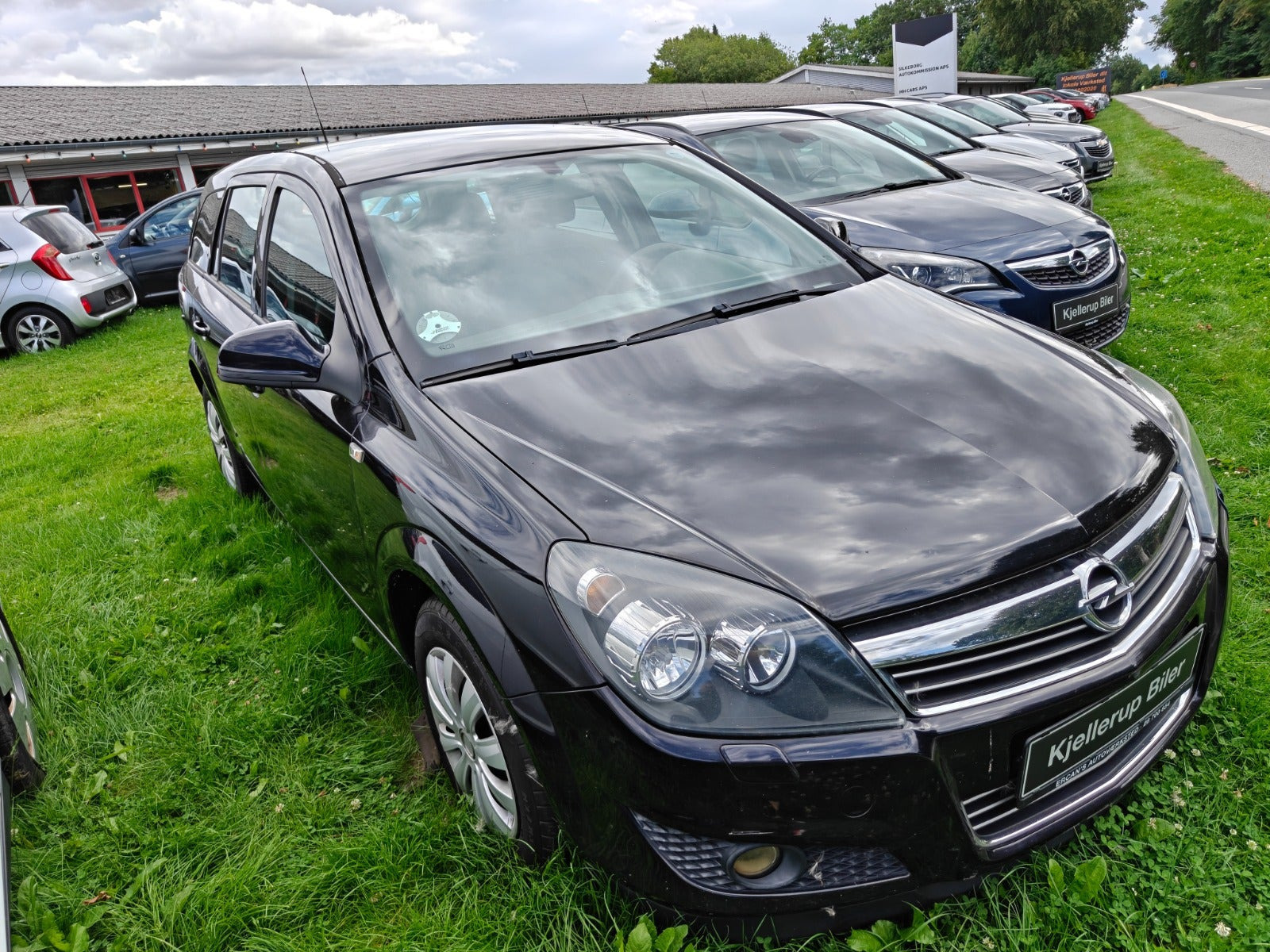 Gul Opel Astra fra 2011