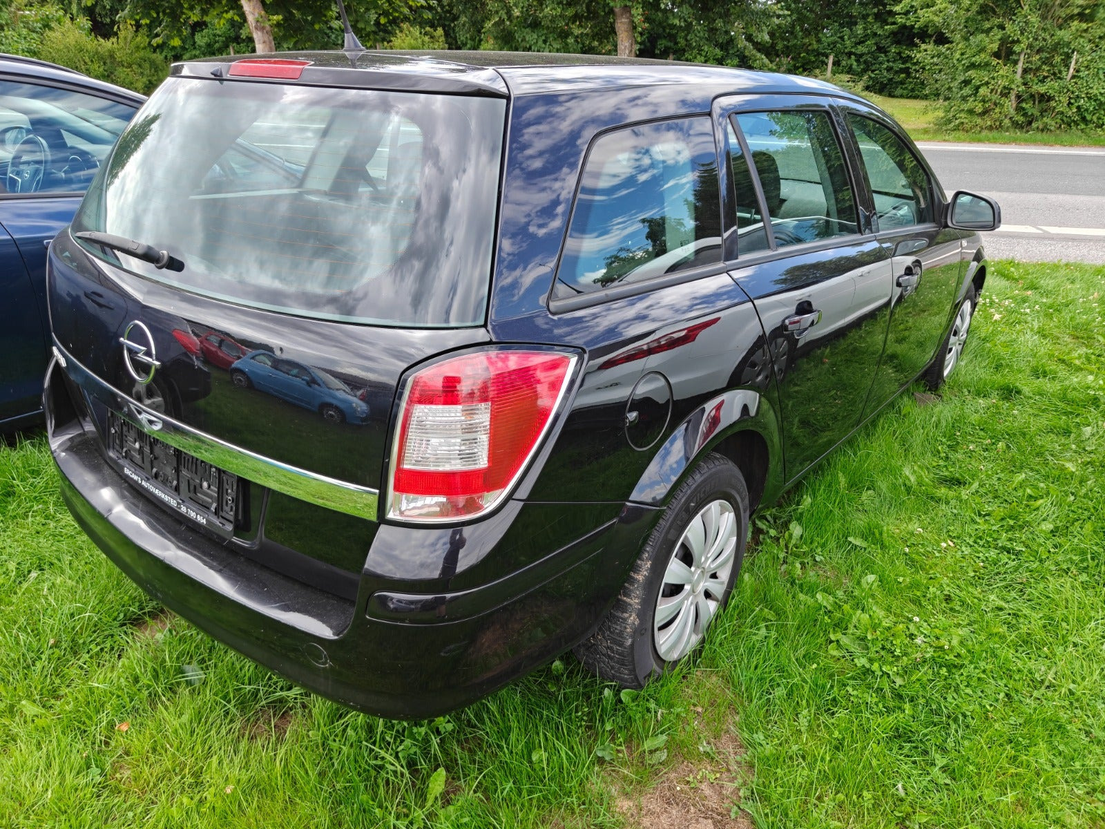Gul Opel Astra fra 2011