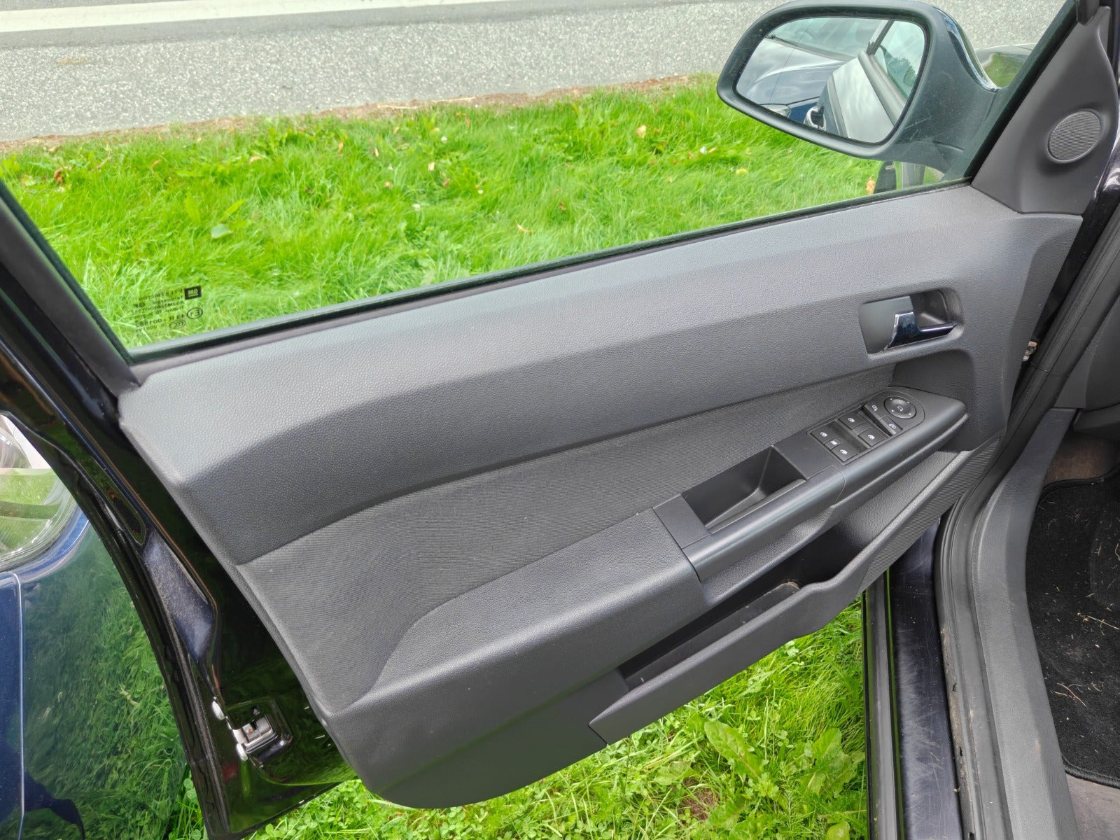 Gul Opel Astra fra 2011