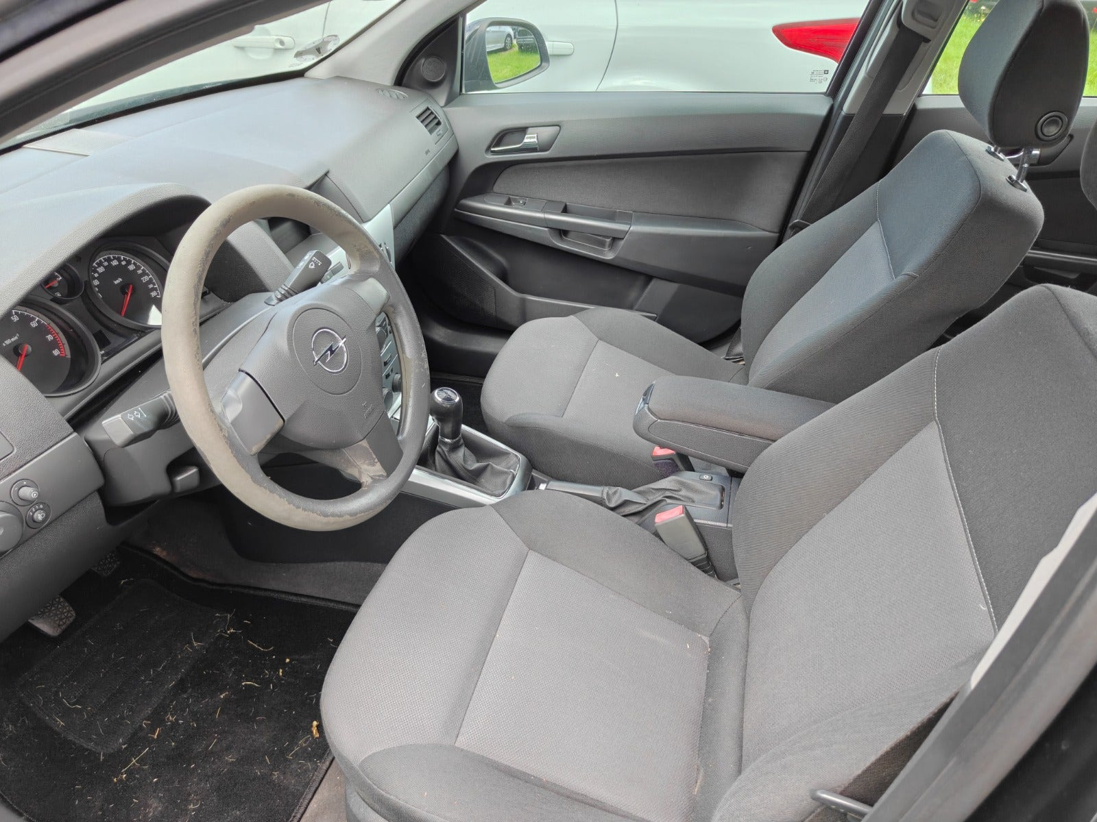 Gul Opel Astra fra 2011