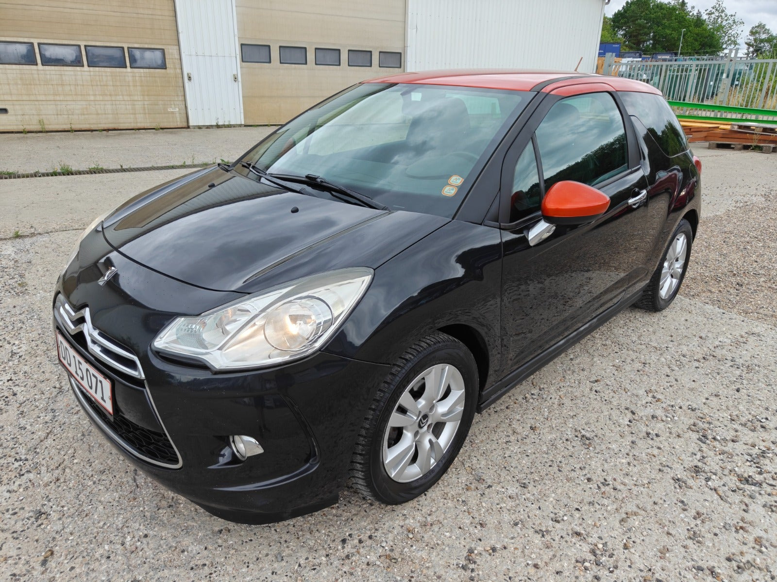 Gul Citroën DS3 fra 2011