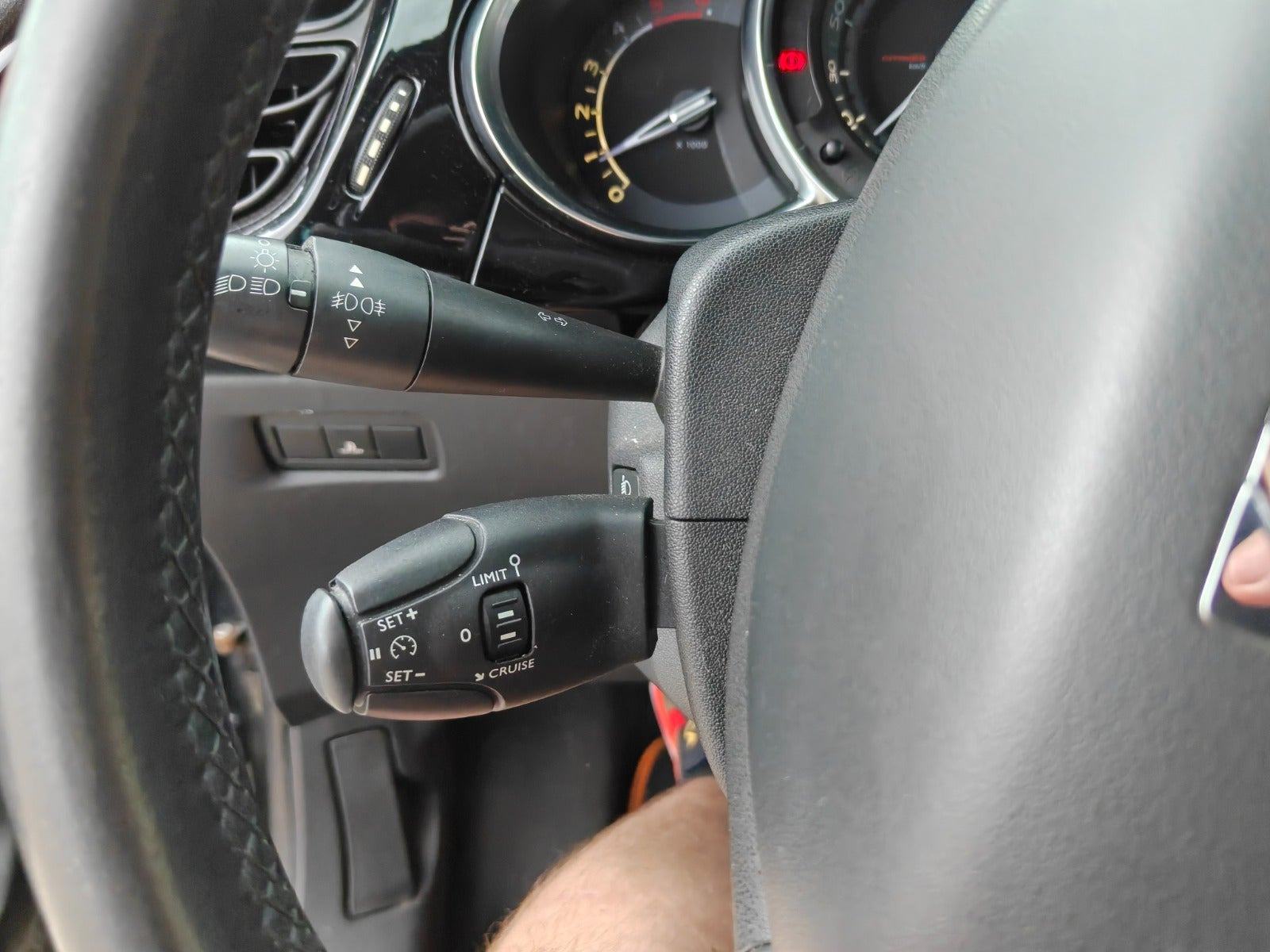 Gul Citroën DS3 fra 2011