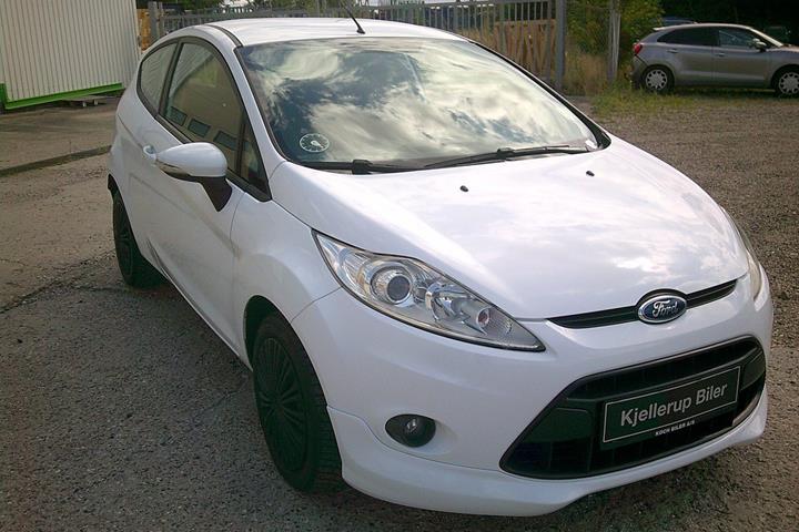 Gul Ford Fiesta fra 2009