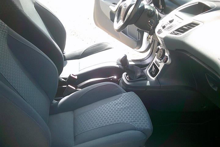 Gul Ford Fiesta fra 2009