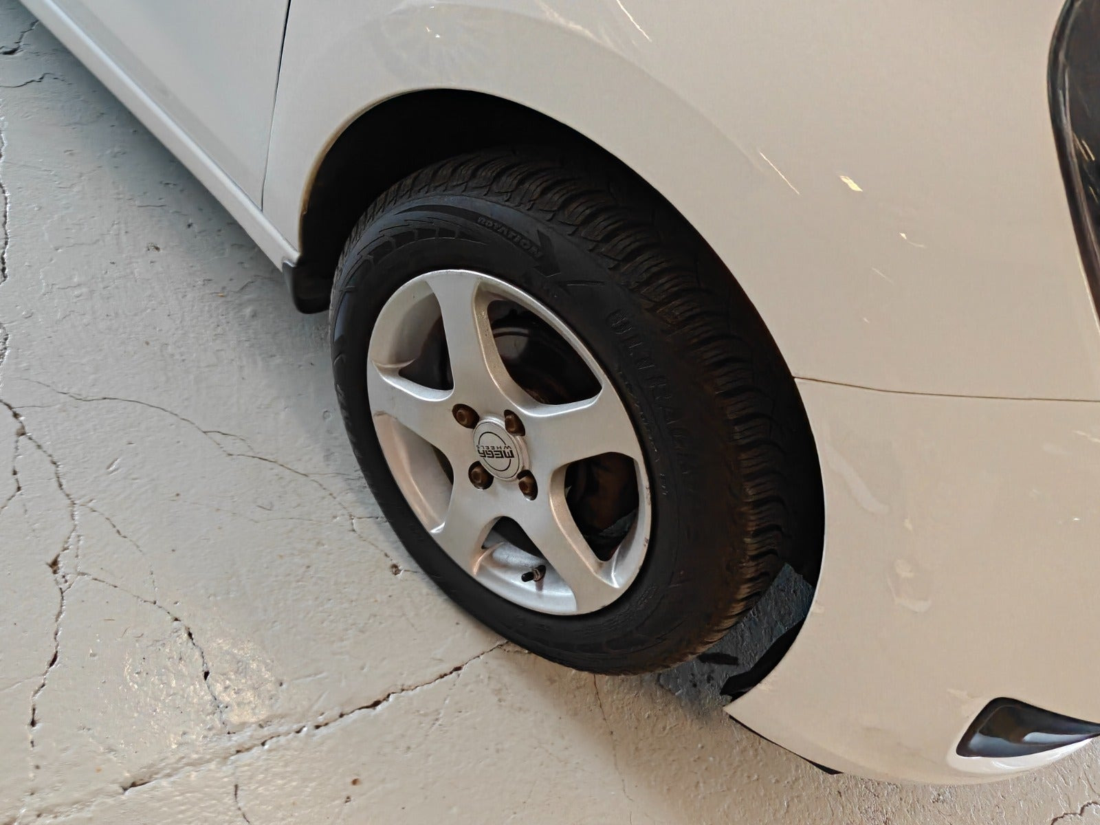 Gul Opel Karl fra 2016