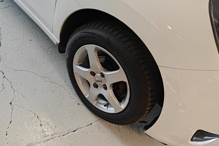 Gul Opel Karl fra 2016