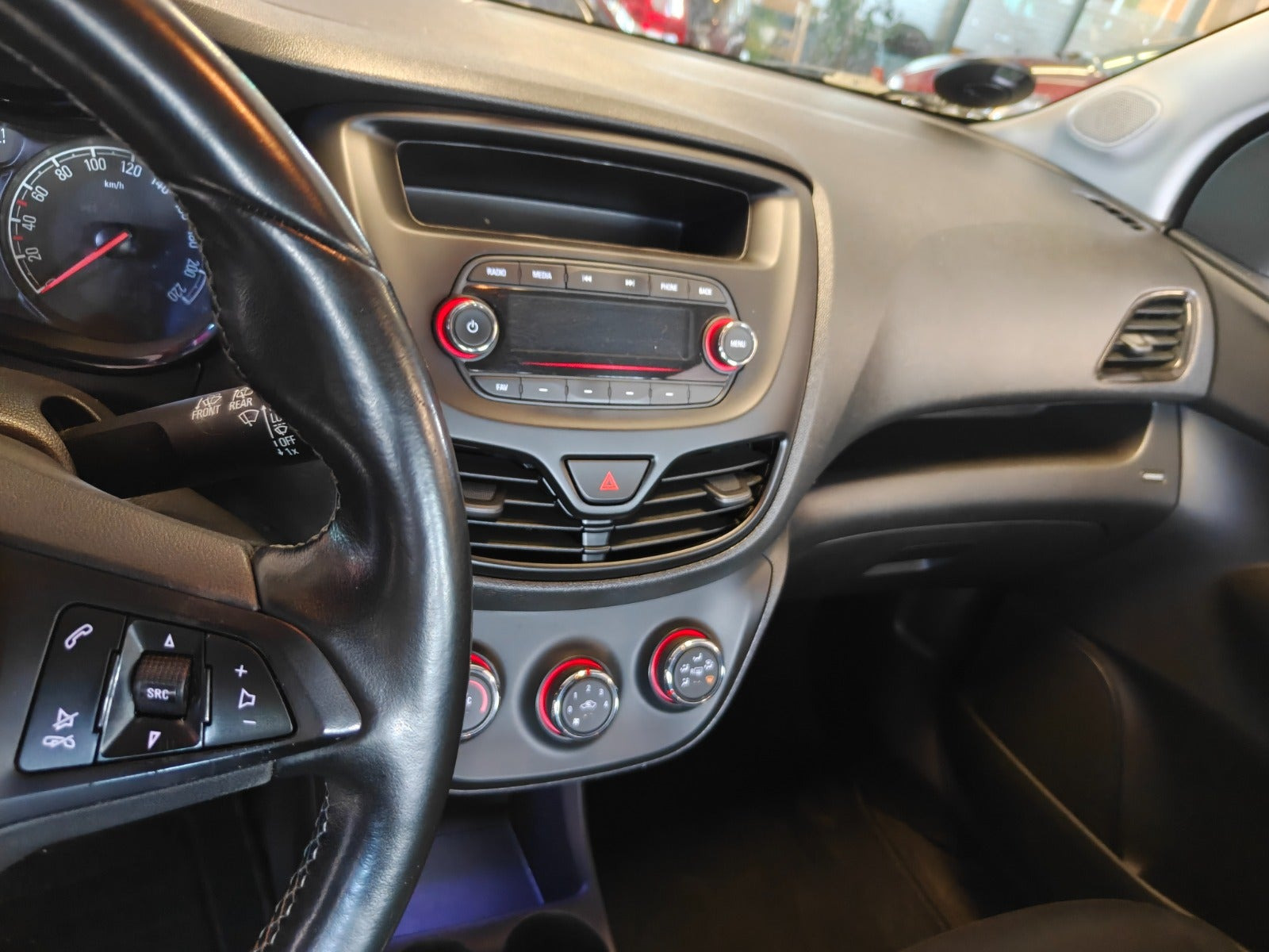 Gul Opel Karl fra 2016