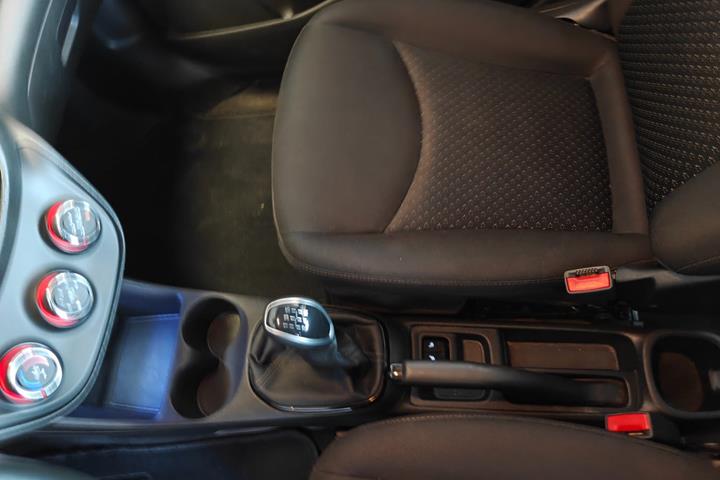 Gul Opel Karl fra 2016