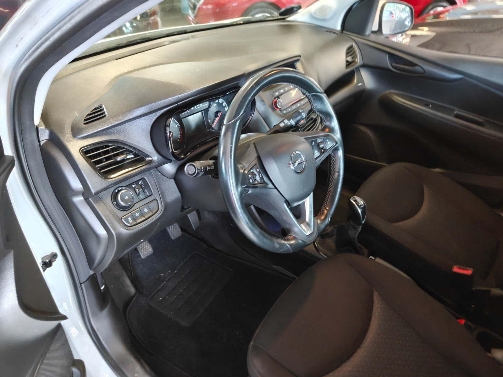 Gul Opel Karl fra 2016