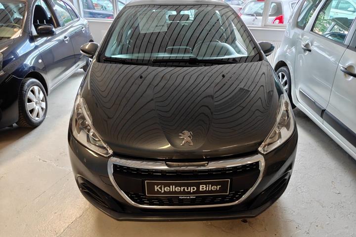 Gul Peugeot 208 fra 2017
