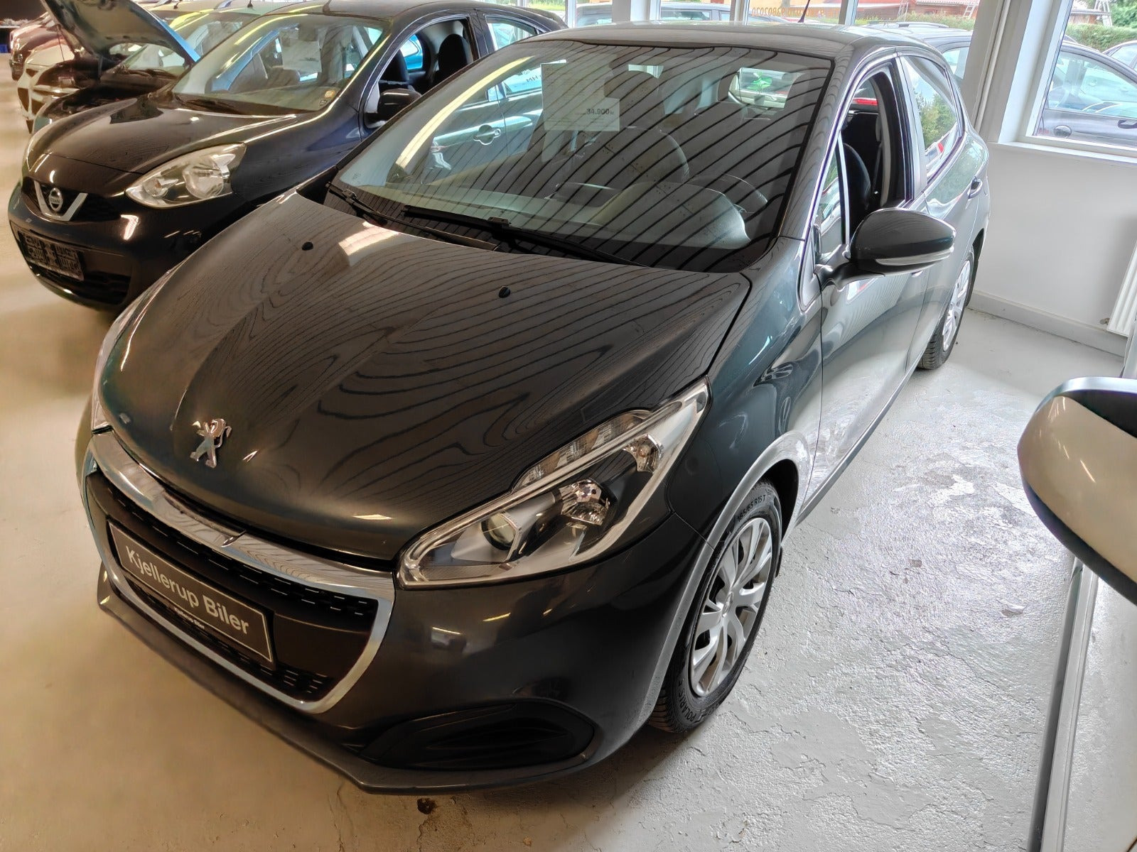 Gul Peugeot 208 fra 2017