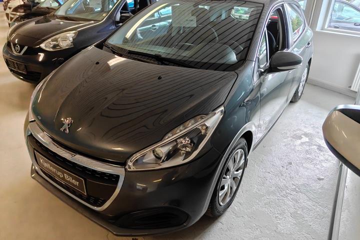 Gul Peugeot 208 fra 2017