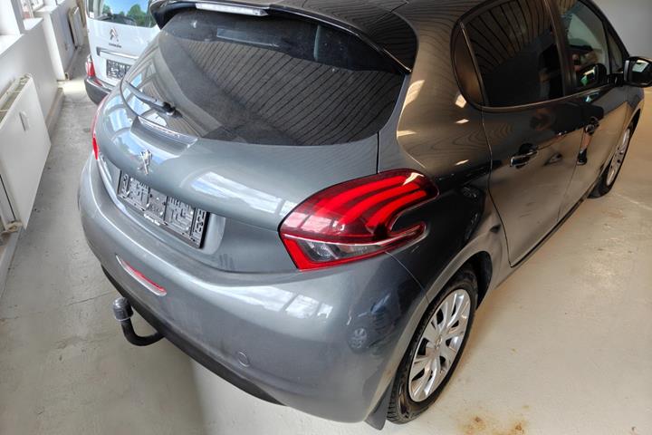 Gul Peugeot 208 fra 2017
