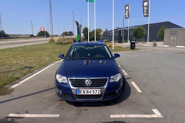 Blå VW Passat fra 2007