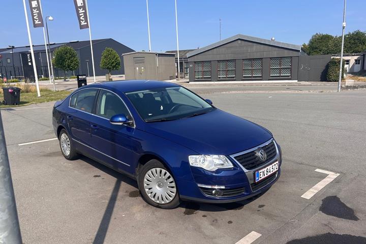 Blå VW Passat fra 2007