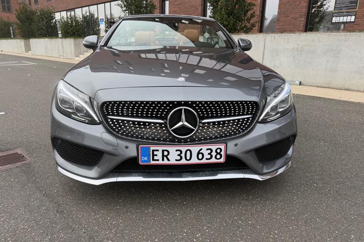 Grå Mercedes C300 fra 2017