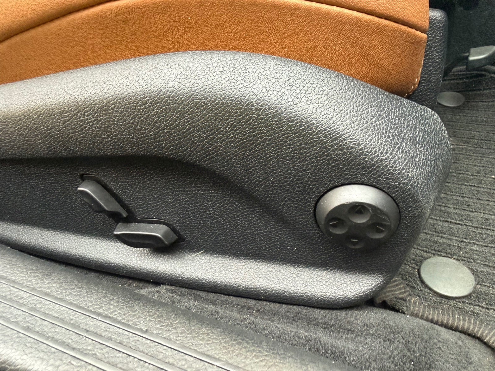 Grå Mercedes C300 fra 2017