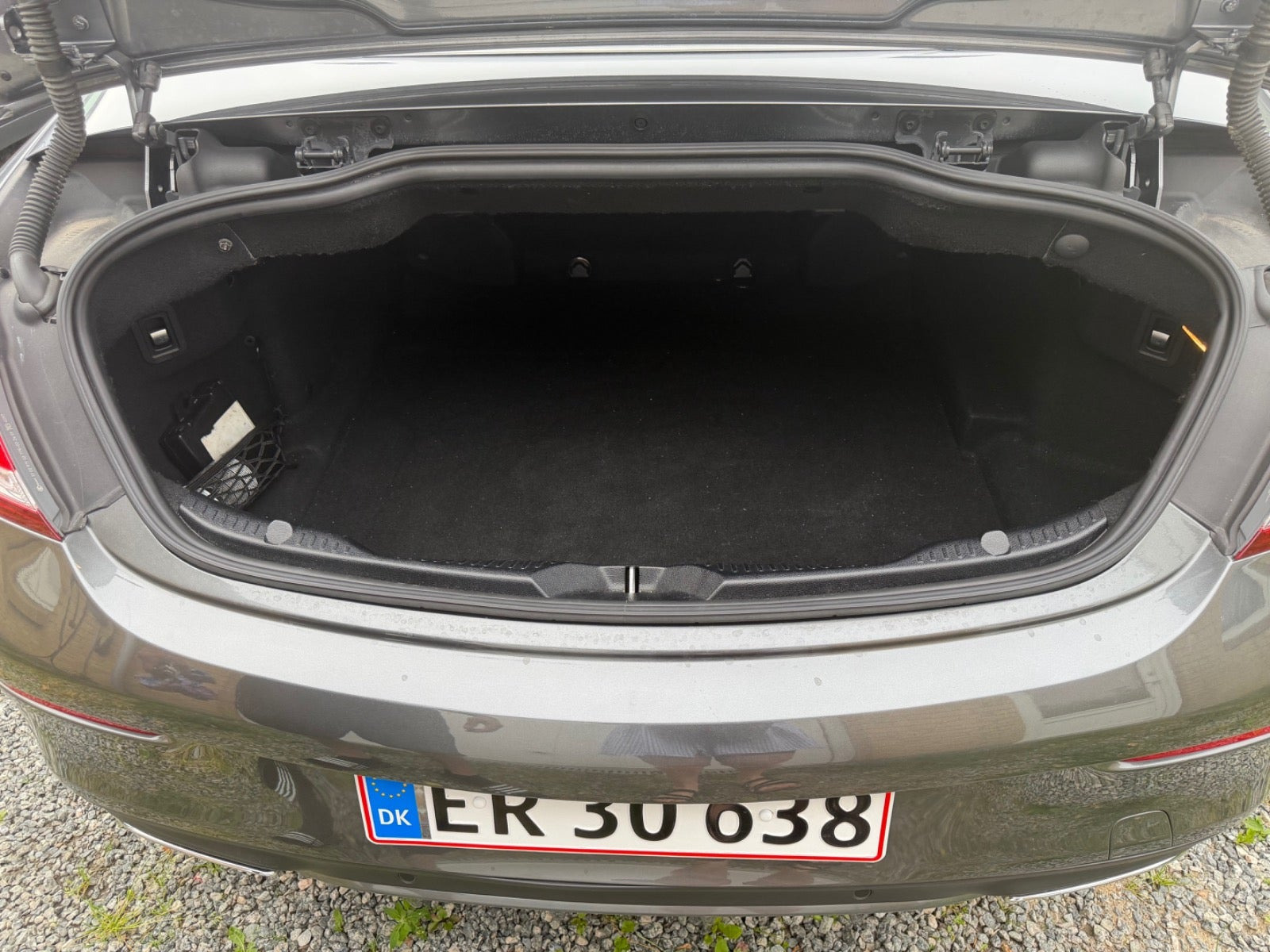 Grå Mercedes C300 fra 2017