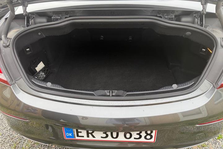 Grå Mercedes C300 fra 2017