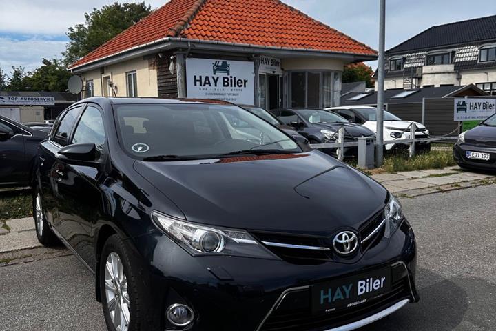 Grå Toyota Auris fra 2012