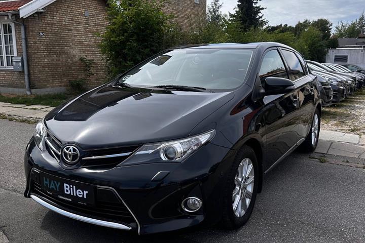 Grå Toyota Auris fra 2012