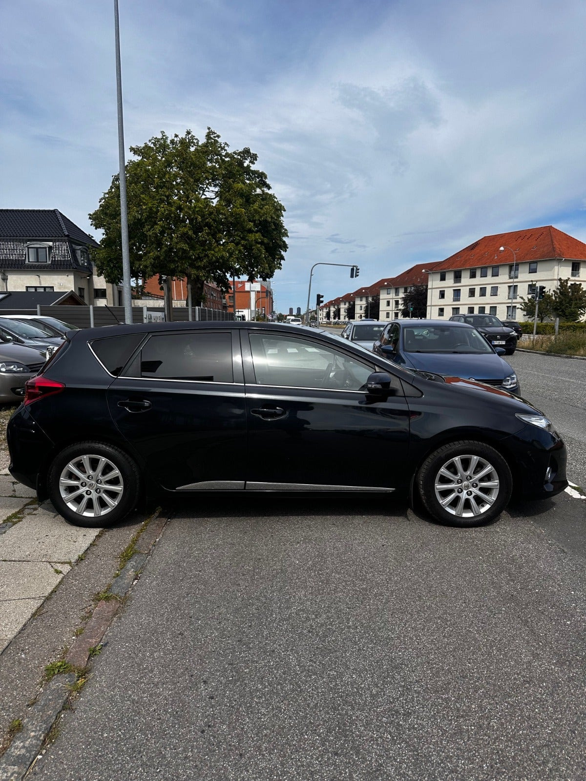 Grå Toyota Auris fra 2012