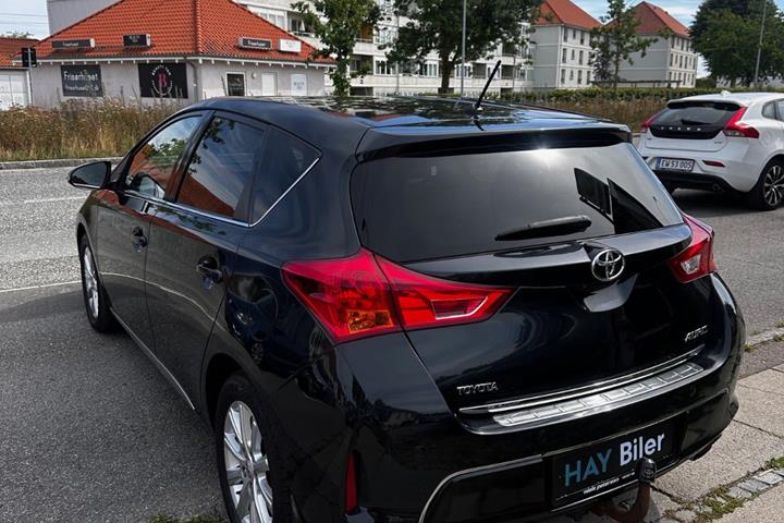 Grå Toyota Auris fra 2012