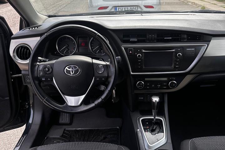 Grå Toyota Auris fra 2012