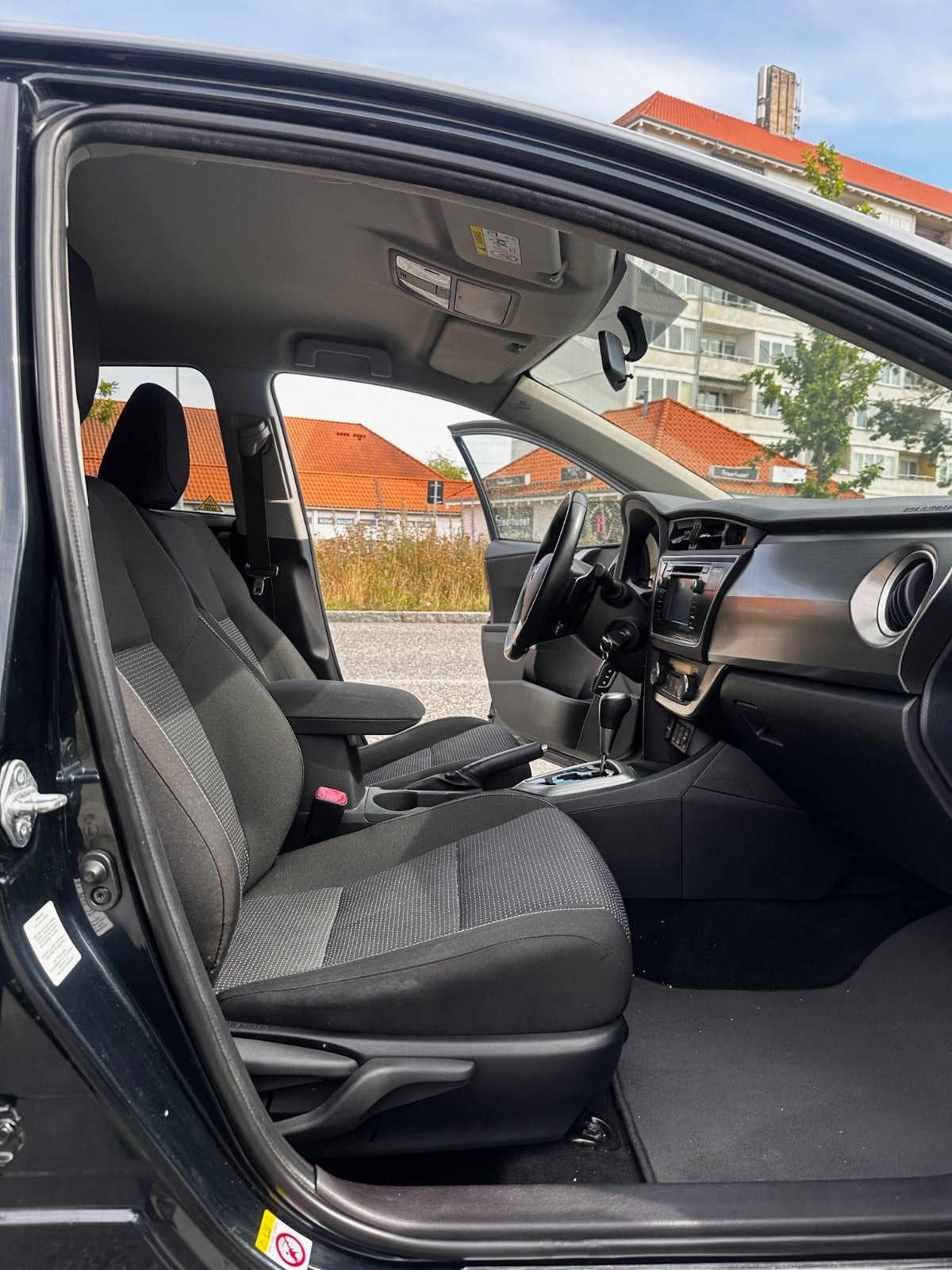 Grå Toyota Auris fra 2012