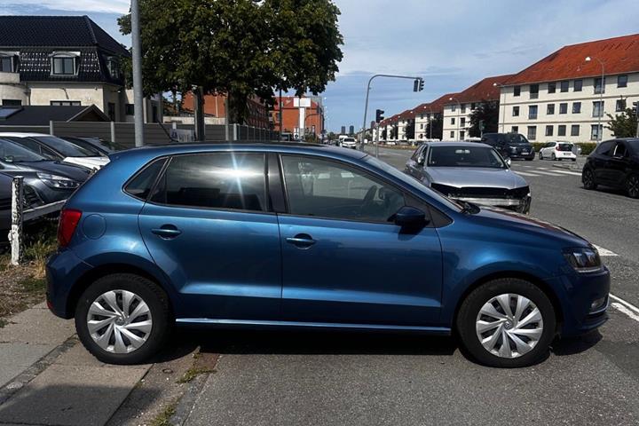Blå VW Polo fra 2016