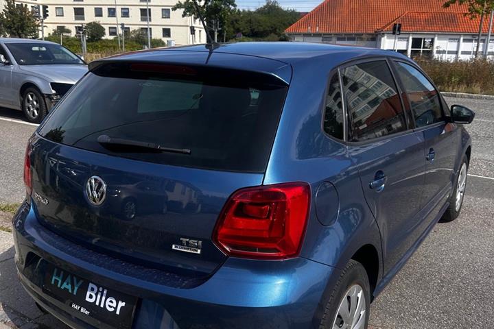 Blå VW Polo fra 2016