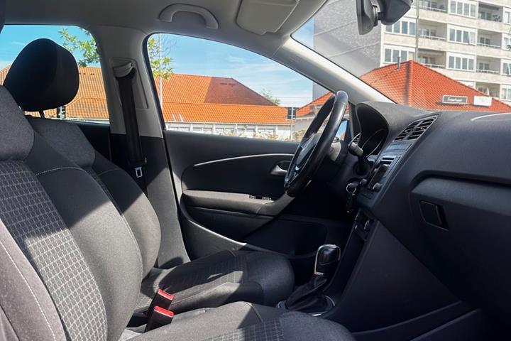 Blå VW Polo fra 2016