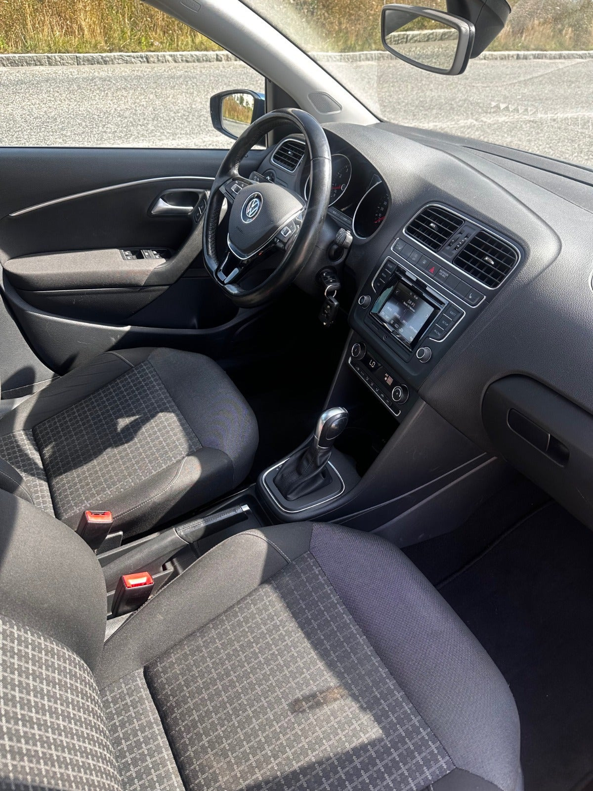 Blå VW Polo fra 2016