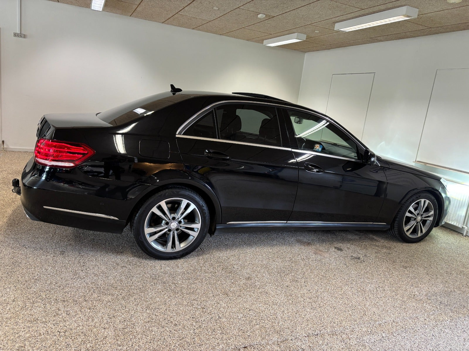 Sort Mercedes E220 fra 2015