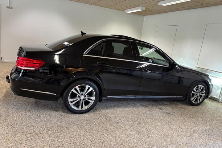 Sort Mercedes E220 fra 2015