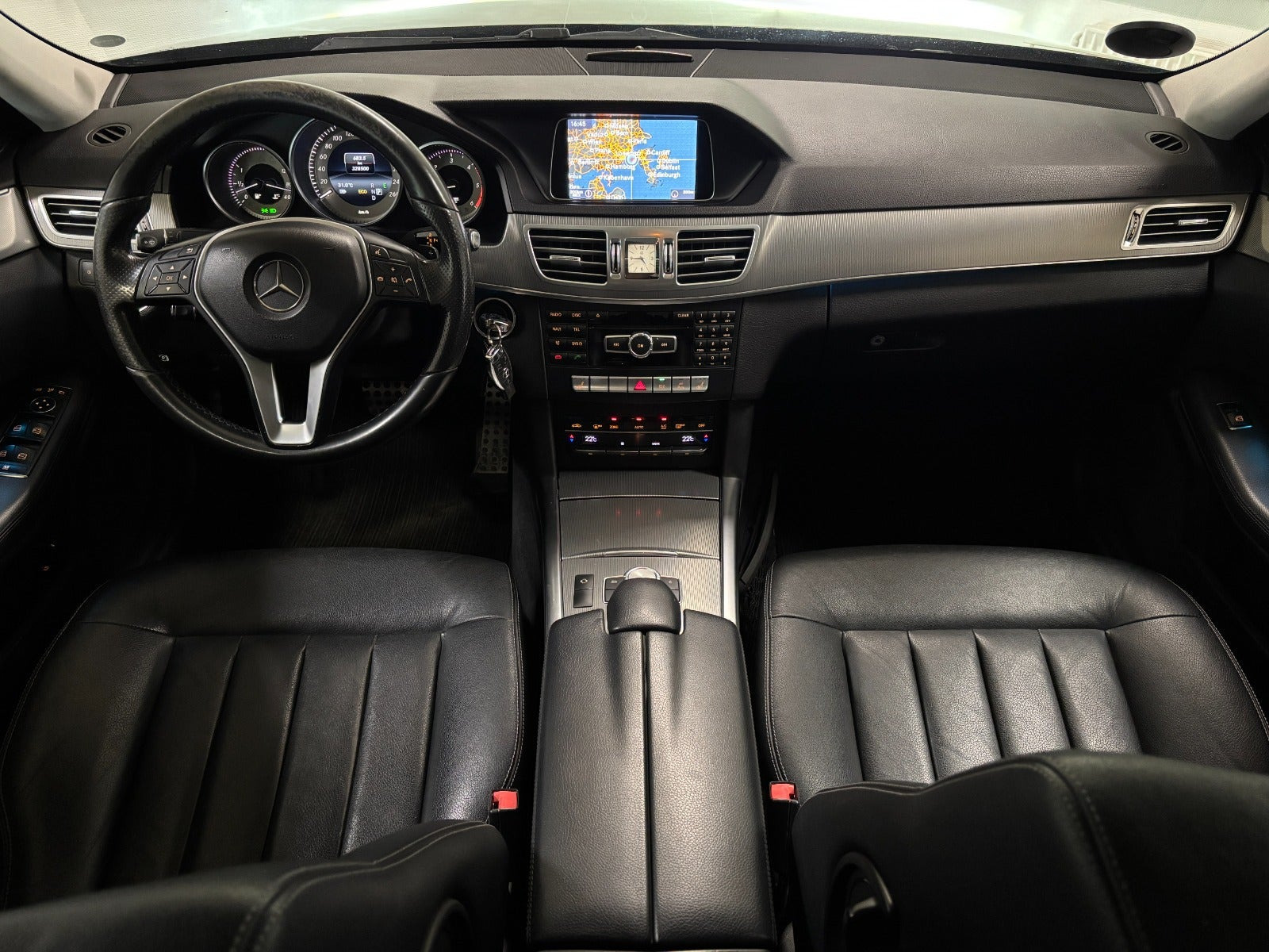 Sort Mercedes E220 fra 2015