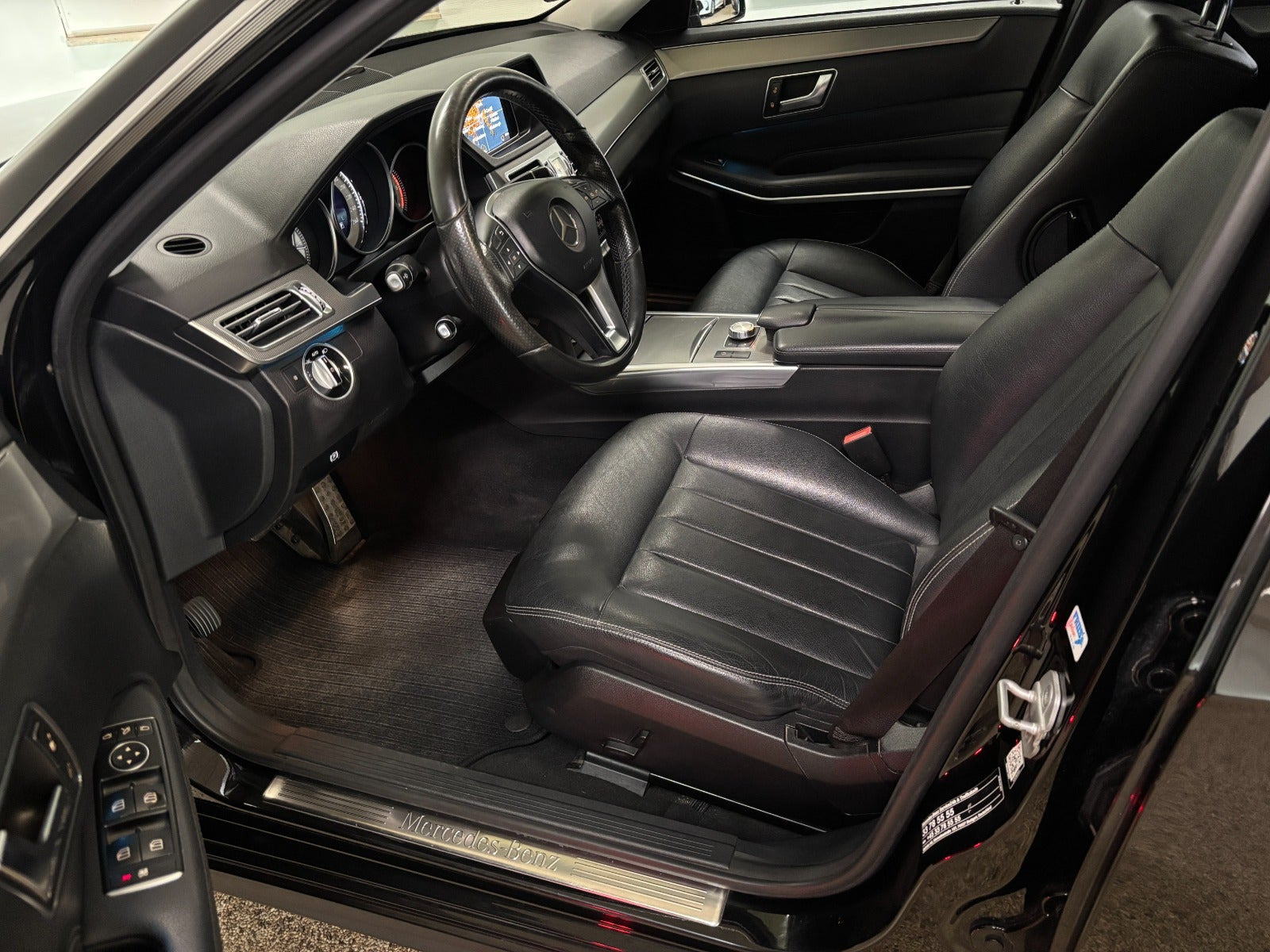 Sort Mercedes E220 fra 2015