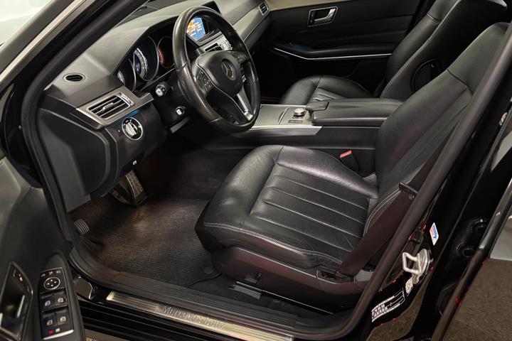 Sort Mercedes E220 fra 2015