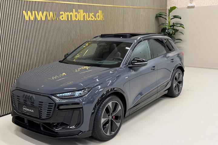 Grå Audi Q6 e-tron fra 2025