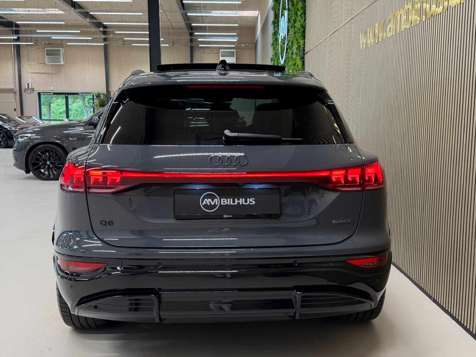 Grå Audi Q6 e-tron fra 2025