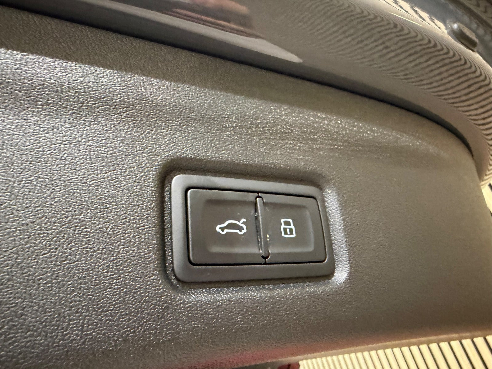 Grå Audi Q6 e-tron fra 2025