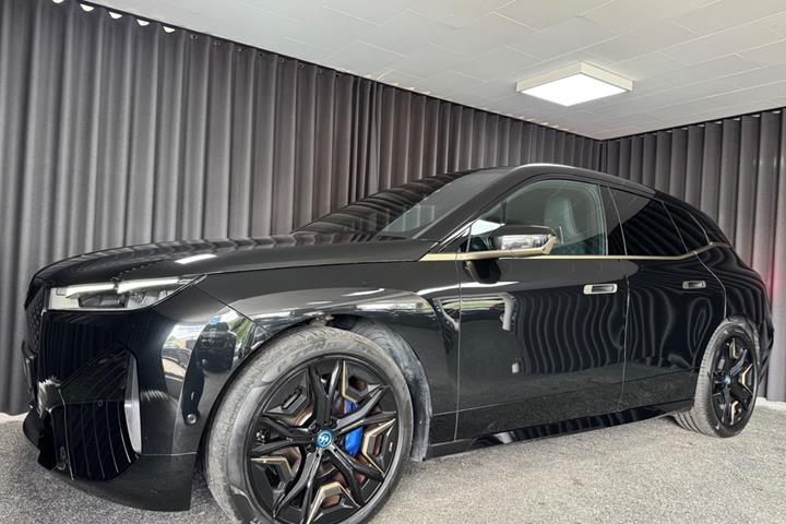 Bronze BMW iX fra 2023