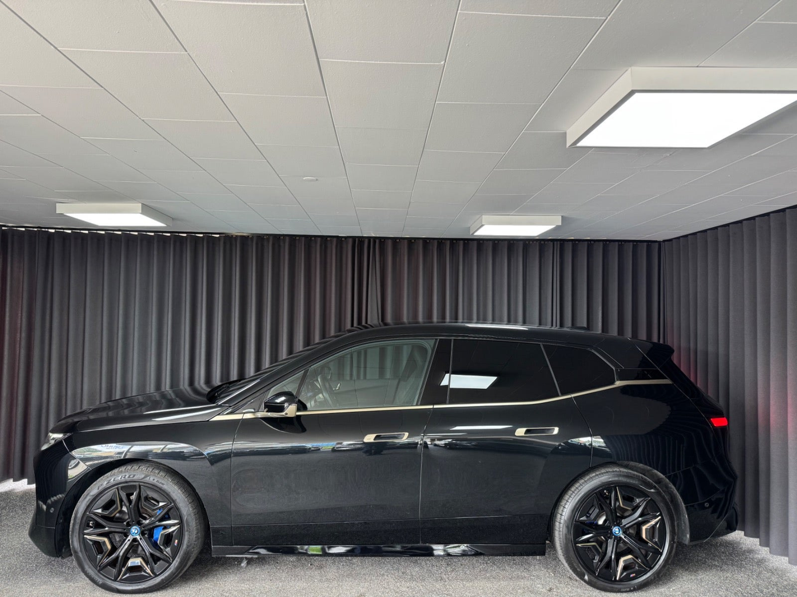 Bronze BMW iX fra 2023