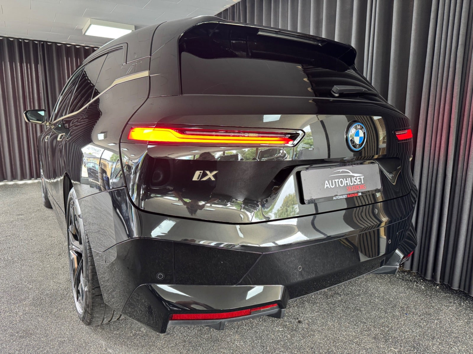 BMW iX xDrive50, 524hp, 2023